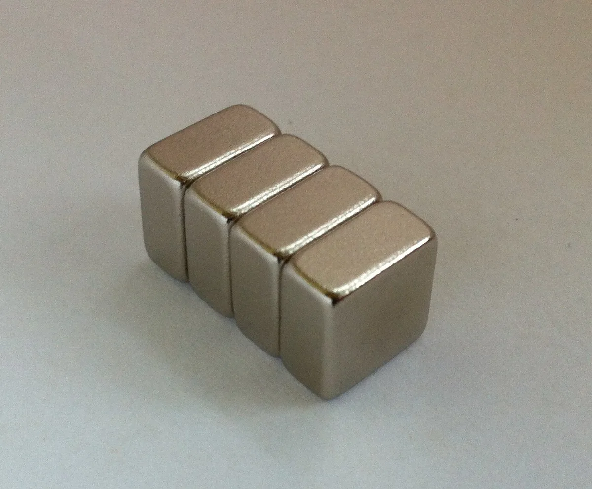 Magnetische sleutelrekjes: hoe sterk moet de magneet zijn?